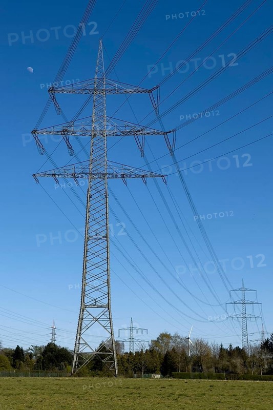 Overhead lines Power lines High-voltage lines Overhead electric lines on overhead line mast Power mast High-voltage mast Support mast in open field, Germany