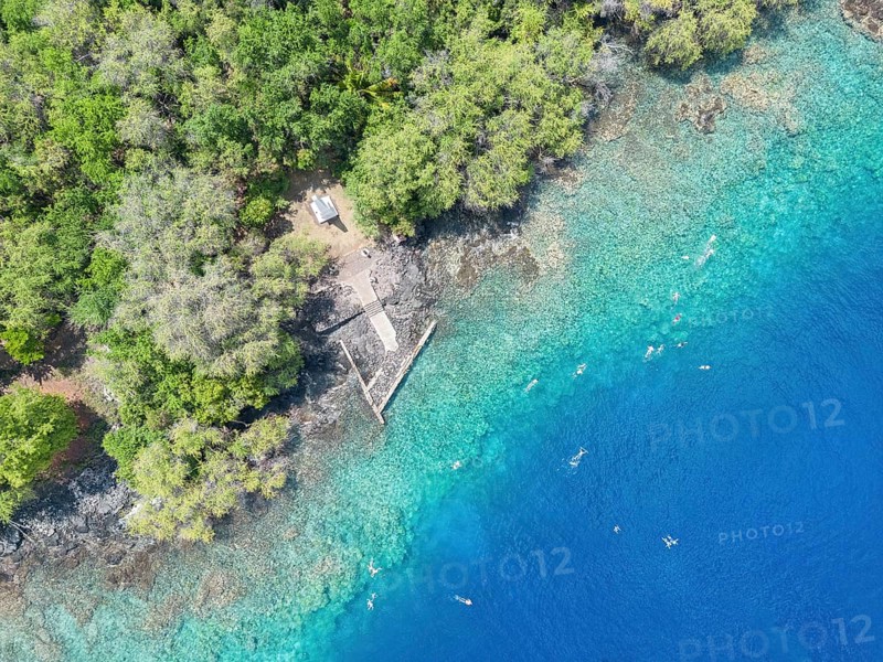 Aerial view of the Captain James Cook Monument, Captain Cook Monument Trail, Kealakekua Bay State Historical Park, Big Island, Hawaii, USA, North America