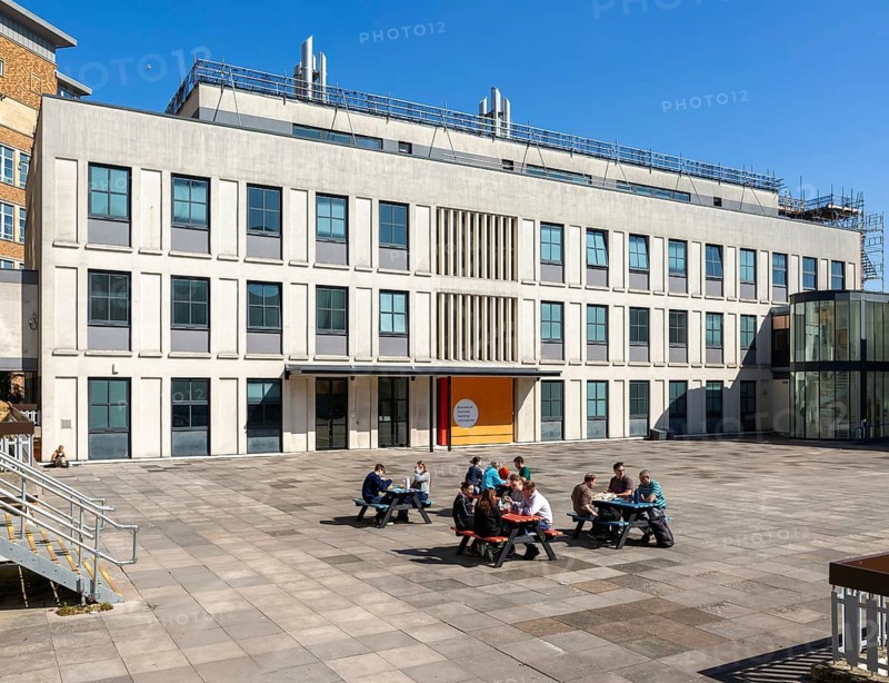Biomedical Sciences Teaching laboratories building, students eating picnic lunches, University of Bristol, England, UK