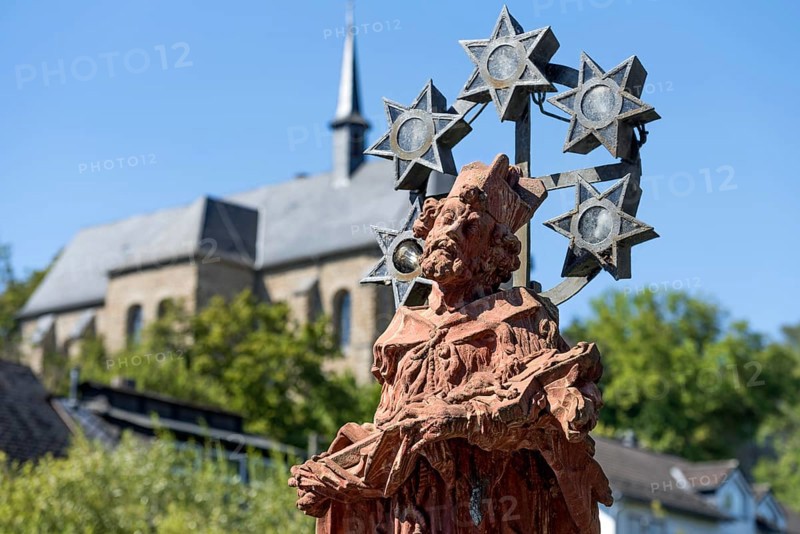 Statue of St Nepomuk, Baroque bridge saint, Nepomuk Bridge, Stone Bridge, Elbbach Bridge, above Mönchsberg with Ägidienkirche, Old Town, Hadamar, Limburg-Weilburg, Westerwald, Hesse, Germany