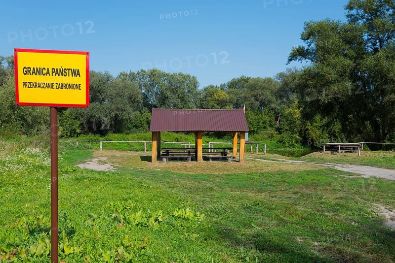 Border sign and wooden shelter in a green park with trees, border to Ukraine, Bereznica, Bereznica, Dorohusk, Horodlo, Horodlo, Powiat Hrubieszowski, Lublin Voivodeship, Poland