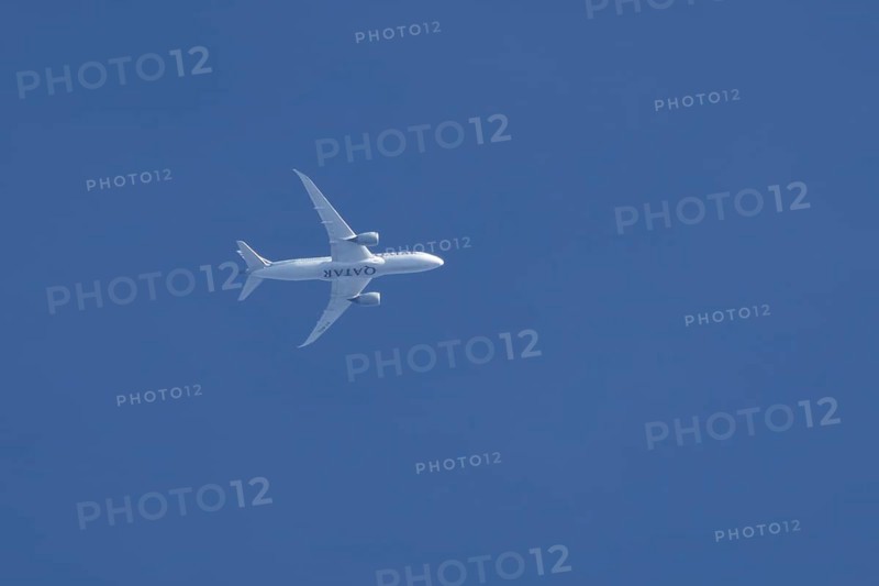 Boeing 787-8 Dreamliner jet aircraft of Qatar airlines flying in a blue sky, England, United Kingdom