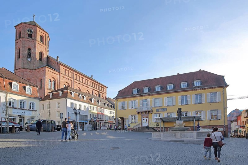 Market square with market fountain, neo-Romanesque St Michael's Church built in 1841, old town hall built in 1680, town library, pedestrians, Homburg, Saarland, Germany