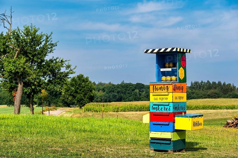 Honey stand, Hinrichsberg, Sietow municipality, Mecklenburg-Western Pomerania, Germany