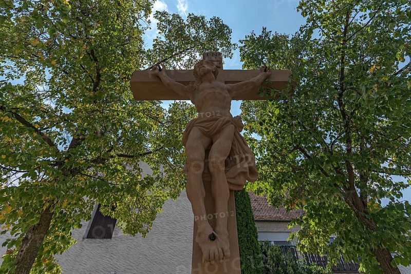 Crucifix under trees, Trunstadt, Viereth-Trunstadt, Lower Franconia, Bavaria, Germany