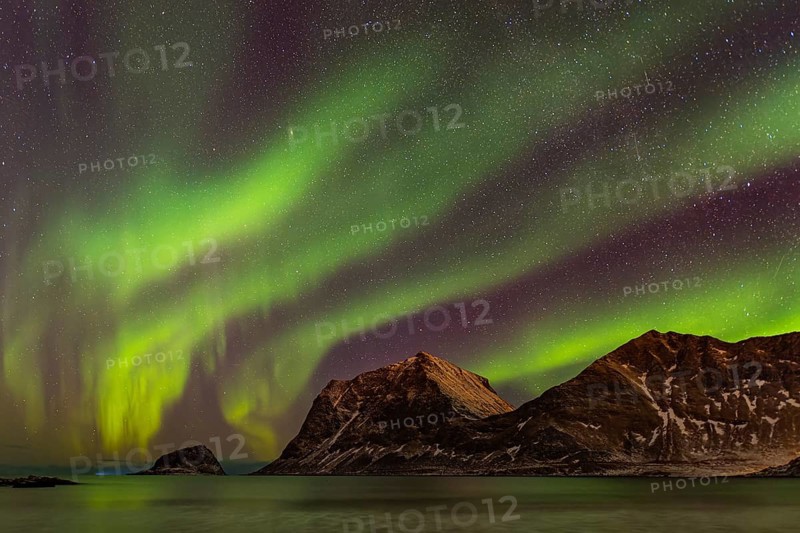 Aurora over the mountains and sea of Lofoten, Northern Lights, Northern Lights, Landscape, Leknes, Nordland/Lofoten, Norway