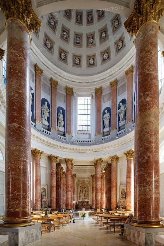 Round building with (50 metre) high dome on 40 columns and statues of the twelve apostles, Parish Church of St. Elisabeth, Classicism, completed 1903, Jacobsplatz, Sebald Old Town, Nuremberg, Middle Franconia, Franconia, Bavaria, Germany