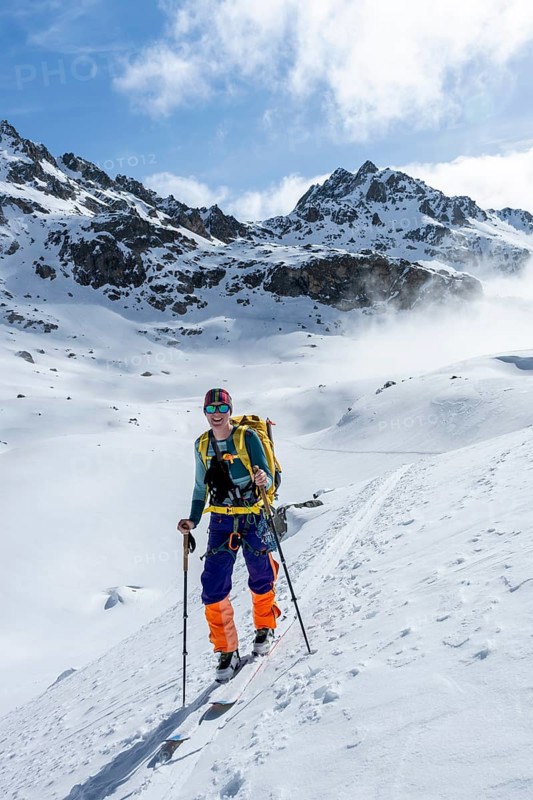 Ski tourers on the Bündner Haute Route, Albula Alps in winter, Rhaetian Alps, Graubünden, Eastern Switzerland, Switzerland