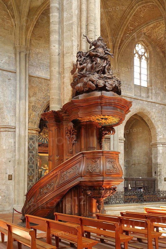 Pulpit of the Gothic church, Ste-Marie-Madelein, interior view, wood carving, arts and crafts, figures, Sainte, Saint-Maximin-la-Sainte-Baume, St, Ste, Var, Provence, France