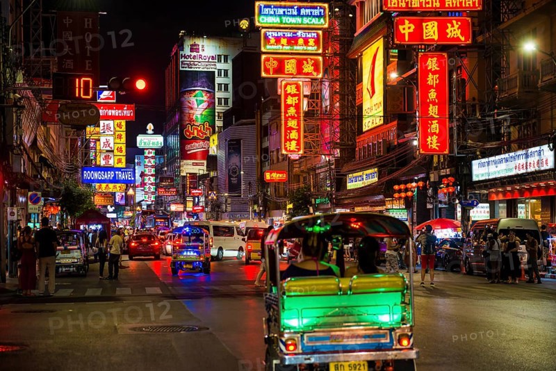 Shopping street with neon signs and street restaurants, nightlife, Yaowarat Road, Chinatown, Bangkok, Thailand