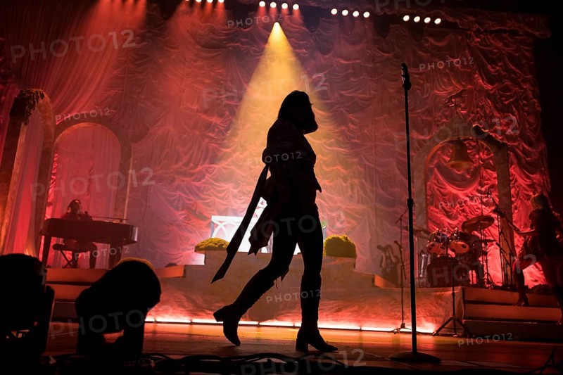 Abigail Morris, singer of The Last Dinner Party live at the Berlin velodrome on 22.02.2026