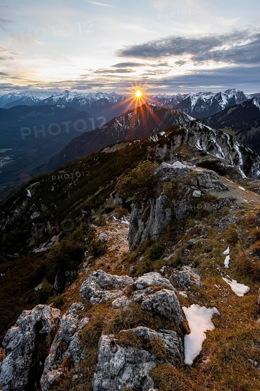 Mountain panorama, mountain landscape with sun star at sunset, at the summit of the Kramerspitz, in autumn, Ammergau Alps, in autumn, Bavarian Prealps, Bavaria, Germany