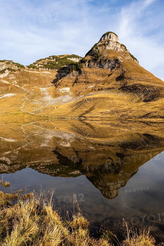 Lake Augstsee and the Atterkogel mountain on the Loser. Autumn, good weather, blue sky. Reflection. Altaussee, Bad Aussee, Ausseer Land, Totes Gebirge, Styria, Upper Austria, Austria
