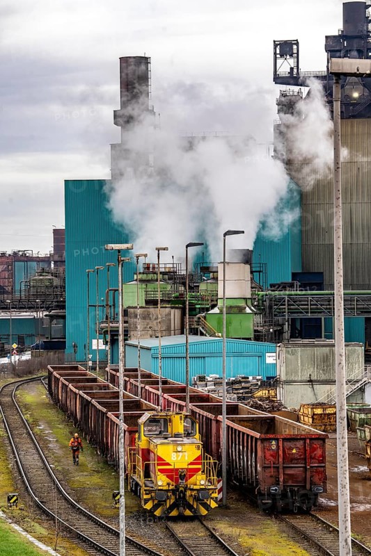 Hüttenwerke Krupp-Mannesmann, HKM in Duisburg, shunting tracks at the blast furnace steelworks, shunters, North Rhine-Westphalia, Germany