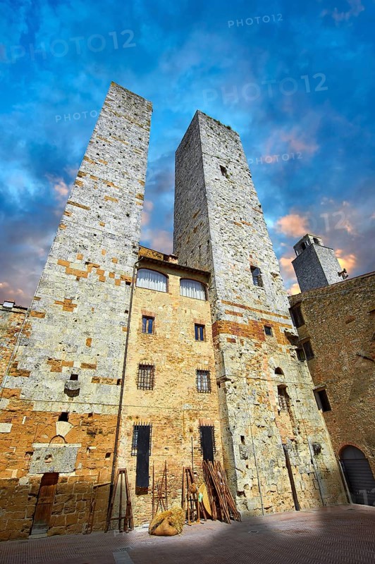 The so called twin towers of Sangimignano built in the 13th century as defensive towers and also to show prestige and wealth. The Council of San Gimignano ruled that no tower should be built higher than that of the town Hall of San Gimignano so this fa