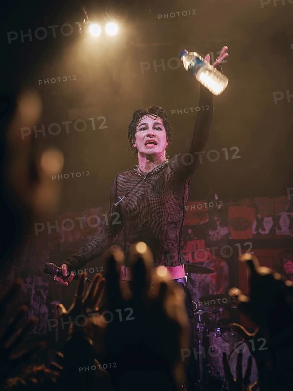 Remington Leith, singer of Palaye Royale live on Death Or Glory EU/UK Tour 2024 at Astra Kulturhaus Berlin on 09.12.2024