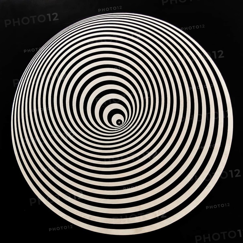 Circular Dynamiks 6s, Marina Apollonio, 1968, Kunsthal with temporary exhibition 100 Years of Kinetic Art, kinetic art with light effects, Rotterdam, Netherlands