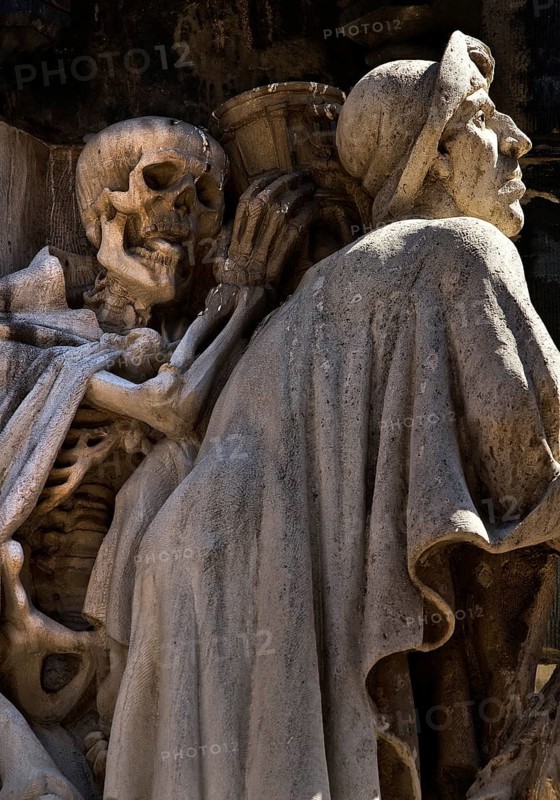 Death behind St. James on the entrance portal of the Marktkirche, artist Jürgen Weber, Hanover, Lower Saxony, Germany