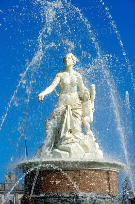 Marble statue of the goddess Latona with children Diana and Apollo, Latona Fountain, Latona Fountain, fountain, castle park, Herrenchiemsee Castle, Herreninsel, Chiemsee, Chiemgau, Upper Bavaria, Bavaria, Germany