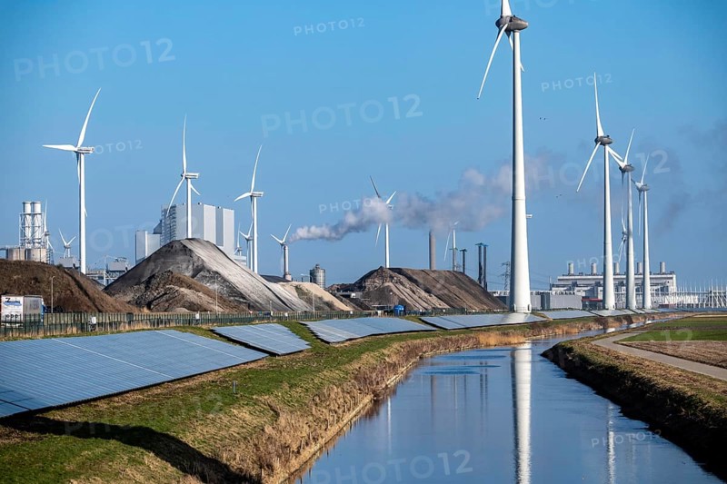 Solar park on the Slaperdijk dike near Eemshaven, test project, 17000 solar modules have been installed over 5 km, the Netherlands has over 22, 000 km of dyke line, here it is being tested whether such an installation is successful and can be expanded, wind farm, in the back the RWE coal-fired power plant Eemshavencentrale Groningen, the Netherlands