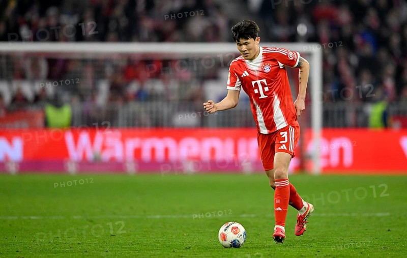 Min-jae Kim FC Bayern Munich FCB (03) Action on the ball Football Bundesliga, Allianz Arena, Munich, Bavaria, Germany