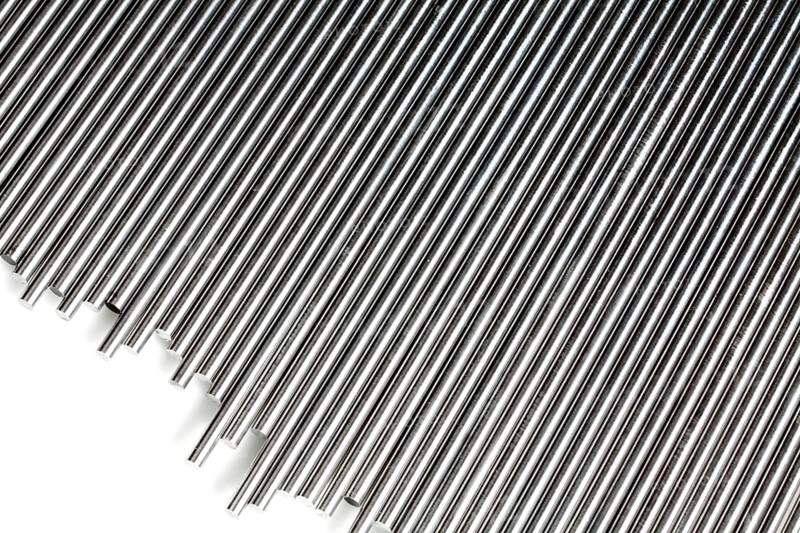 A stack of round bundled aluminium rods, Ein Bündel mit Stäben aus Aluminium