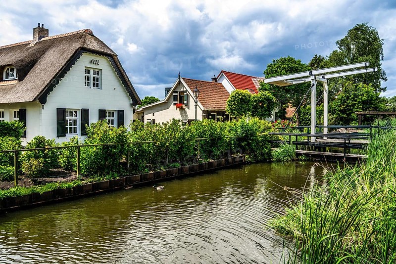 Walk along the Rotte, route from the modern city center to the green suburbs such as Hillegersberg or the Hoge Bergse Bos. Historic waterway leads past riverbanks, parks and the Prinsenmühle, Rotterdam, Netherlands