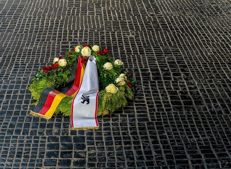 Wreath laying, Neue Wache, Central Memorial of the Federal Republic of Germany for the Victims of War and Tyrancy, Unter den Linden, Berlin, Germany