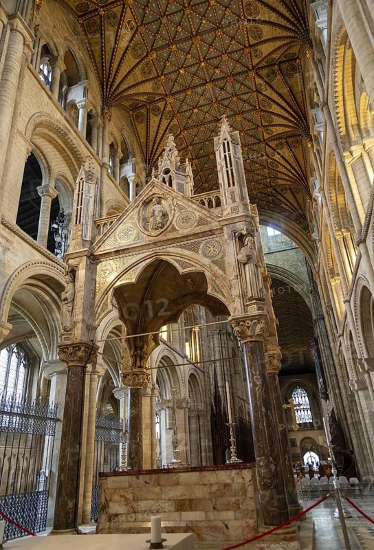 Altar inside cathedral church, Peterborough, Cambridgeshire, England, UK