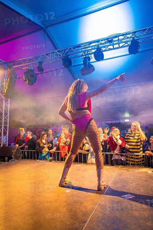 A dancer performs on a colourful stage in front of a celebrating audience, carnival, Schlagerkuchen Donzdorf, district of Göppingen, Germany