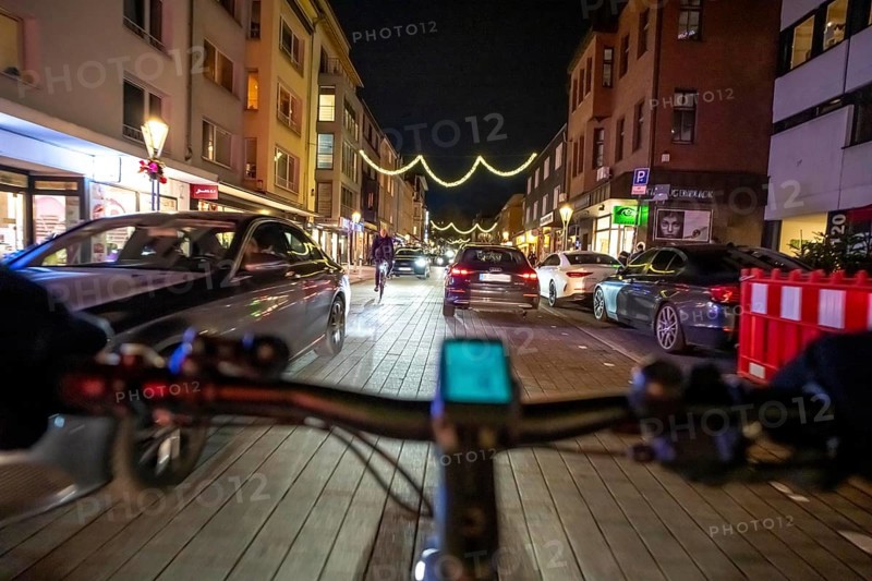 Cycling in the city, in the dark, in the evening, inner-city road, bicycle road, two-wheeler traffic has priority, 30 km/h zone, cyclist perspective, Essen, North Rhine-Westphalia, Germany