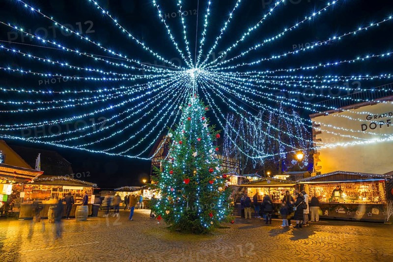 Christmas market, night view, Riquewihr, Grand Est, Haut-Rhin, Alsace, France
