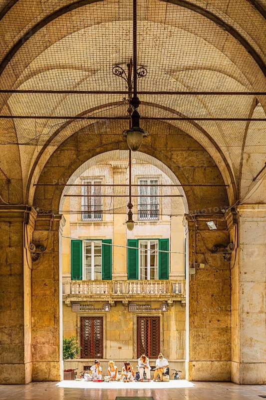 Art students drawing a vault, Pisa, Tuscany, Italy
