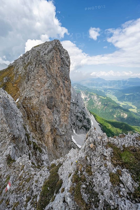 Rocky mountain ridge, ascent to the Maukspitze, clouds moving around the mountains, Wilder Kaiser, Kaiser Mountains, Tyrol, Austria