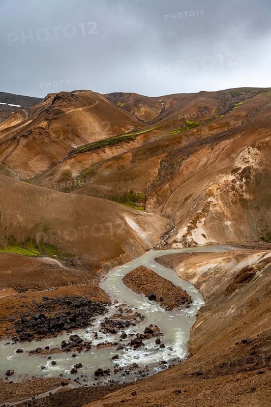 Steaming streams between colourful rhyolite mountains, Hveradalir geothermal area, Kerlingarfjöll, Icelandic highlands, Iceland