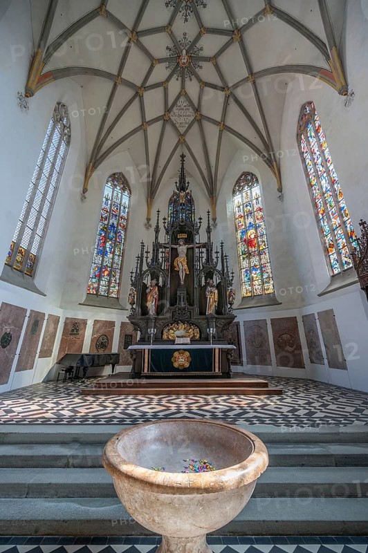 High altar in the late Gothic church of St Martin, baptismal font in front, first construction around 800, Memmingen, Bavaria, Germany