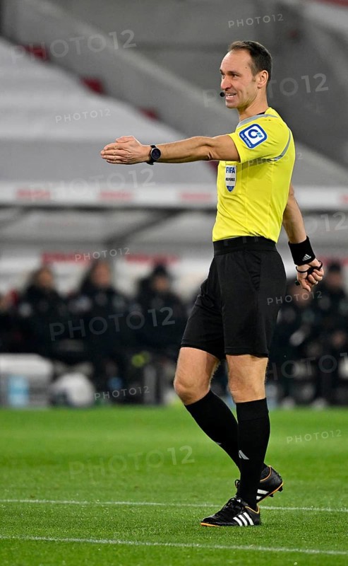 Referee Referee Bastian Dankert Gesture Gesture MHPArena, MHP Arena Stuttgart, Baden-Württemberg, Germany