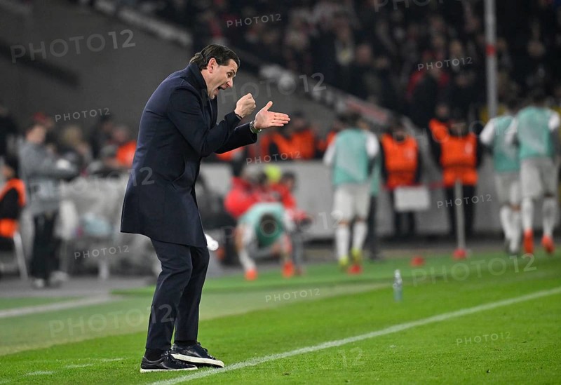 Coach Gerardo Seoane BSC Young Boys Bern on the sidelines gesture gesture soccer, UEFA EUROPA LEAGUE, MHPArena, MHP Arena Stuttgart, Baden-Württemberg, Germany