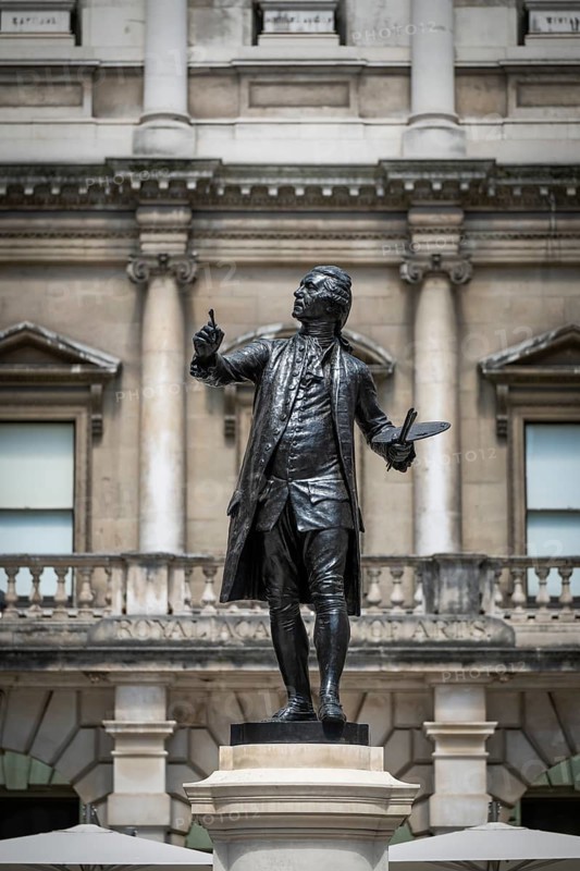 Statue of Sir Joshua Reynolds in the courtyard of the Royal Academy of Arts, Art Gallery and Art College, Burlington House, Piccadilly, London, England, Great Britain