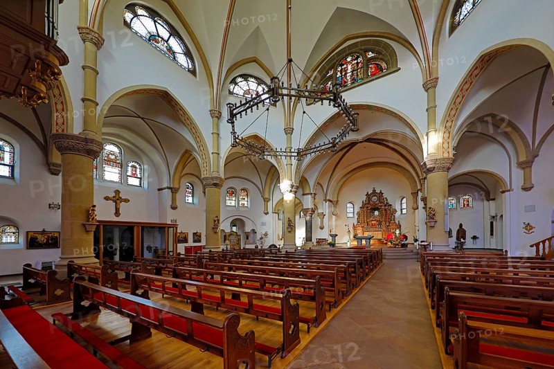 Pfarrkirche Sankt Blasius, interior view, Balve, Sauerland, North Rhine-Westphalia, Germany