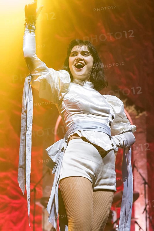 Abigail Morris, singer of The Last Dinner Party live at the Berlin velodrome on 22.02.2026