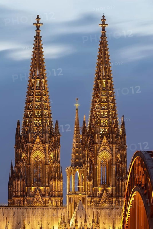 Cologne Cathedral and the Hohenzollern Bridge illuminated with LED lights, Cologne, North Rhine-Westphalia, Germany