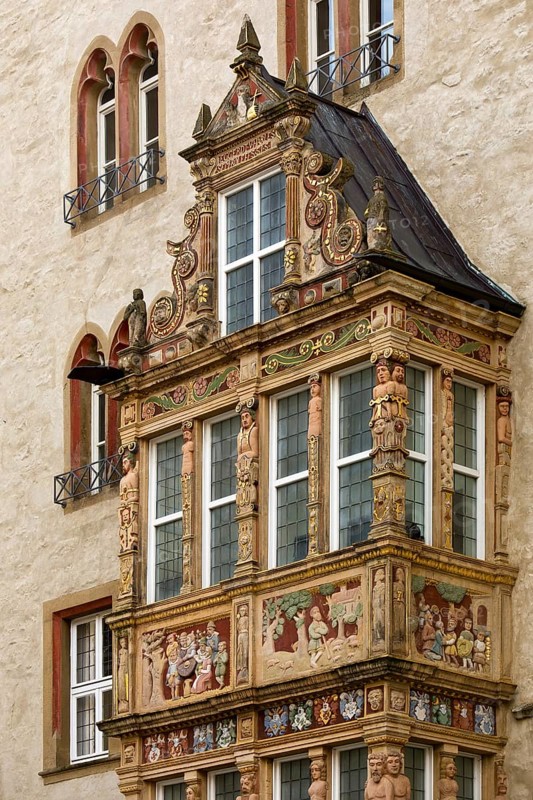 Renaissance oriel on the Tempelhaus, Gothic patrician house on the historic market square, Old Town, Hildesheim, Lower Saxony, Germany