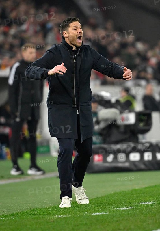 Coach Xabi Alonso Bayer 04 Leverkusen on the sidelines Gesture Gesture MHPArena, MHP Arena Stuttgart, Baden-Württemberg, Germany