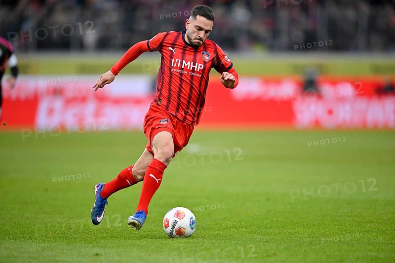 Arijon Ibrahimovic 1. FC Heidenheim 1846 FCH (22) Action on the ball Football Bundesliga, Voith-Arena, Heidenheim, Baden-Württemberg, Germany