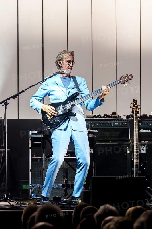 Mike Rutherford, guitarist and namesake of Mike and the Mechanics live on Looking Back - Living The Years 2025 Tour at the Tempodrom in Berlin on 04.05.2025