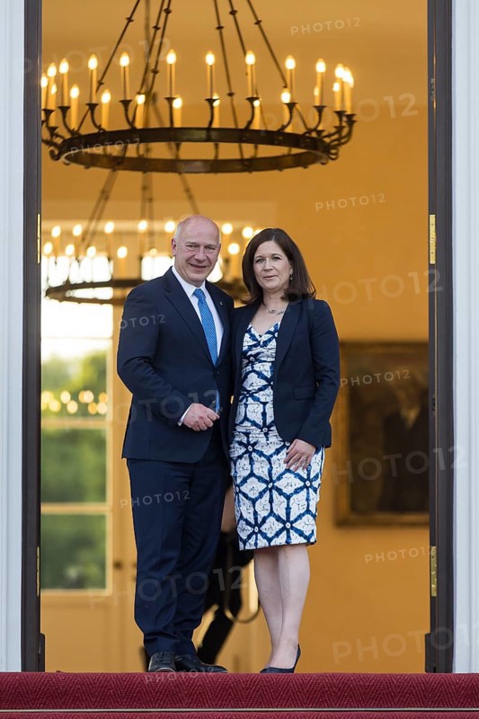 Kai Wegner (Governing Mayor of Berlin, CDU) and his partner Katharina Günther-Wünsch (Senator for Education, Youth and Family of the State of Berlin, CDU) arriving at the festive dinner to mark the 60th anniversary of the establishment of diplomatic relations between the Federal Republic of Germany and the State of Israel on 12 May 1965 at Bellevue Palace. The dinner, hosted by Federal President Frank-Walter Steinmeier and First Lady Elke Büdenbender, will also be attended by the President of the State of Israel Isaac Herzog and his woman Michal Herzog. Berlin, 12.05.2025