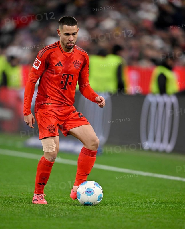 Raphael Guerreiro FC Bayern Munich FCB (22) Action on the ball Allianz Arena, Munich, Bavaria, Germany