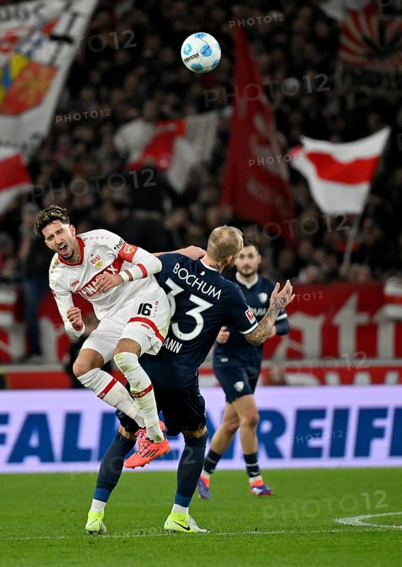 Duel, action Foul Jakov Medic VfL Bochum BOC (13) against Atakan Karazor VfB Stuttgart (16) MHPArena, MHP Arena Stuttgart, Baden-Württemberg, Germany