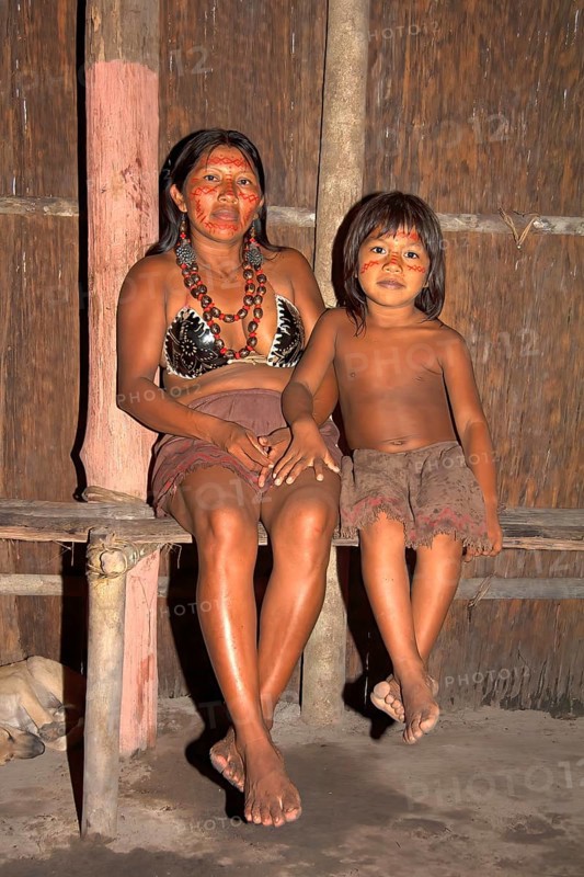 Portrait of an Indian woman from the Dessanos tribe with her daughter, Rio Taruma, Manaus, Amazon state, Brazil